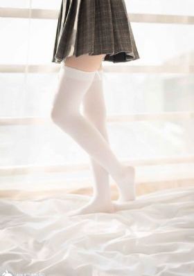 隔着胸罩开始揉我的胸_高清不卡迅雷手机免费观看