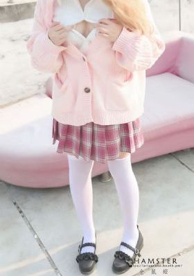 脱了她裙子摸进她的内裤里亲吻_迅雷视频全集在线观看播放